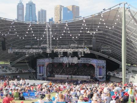 The sidney myer music bowl full or audience memebers for Carols rehearsal night 2012