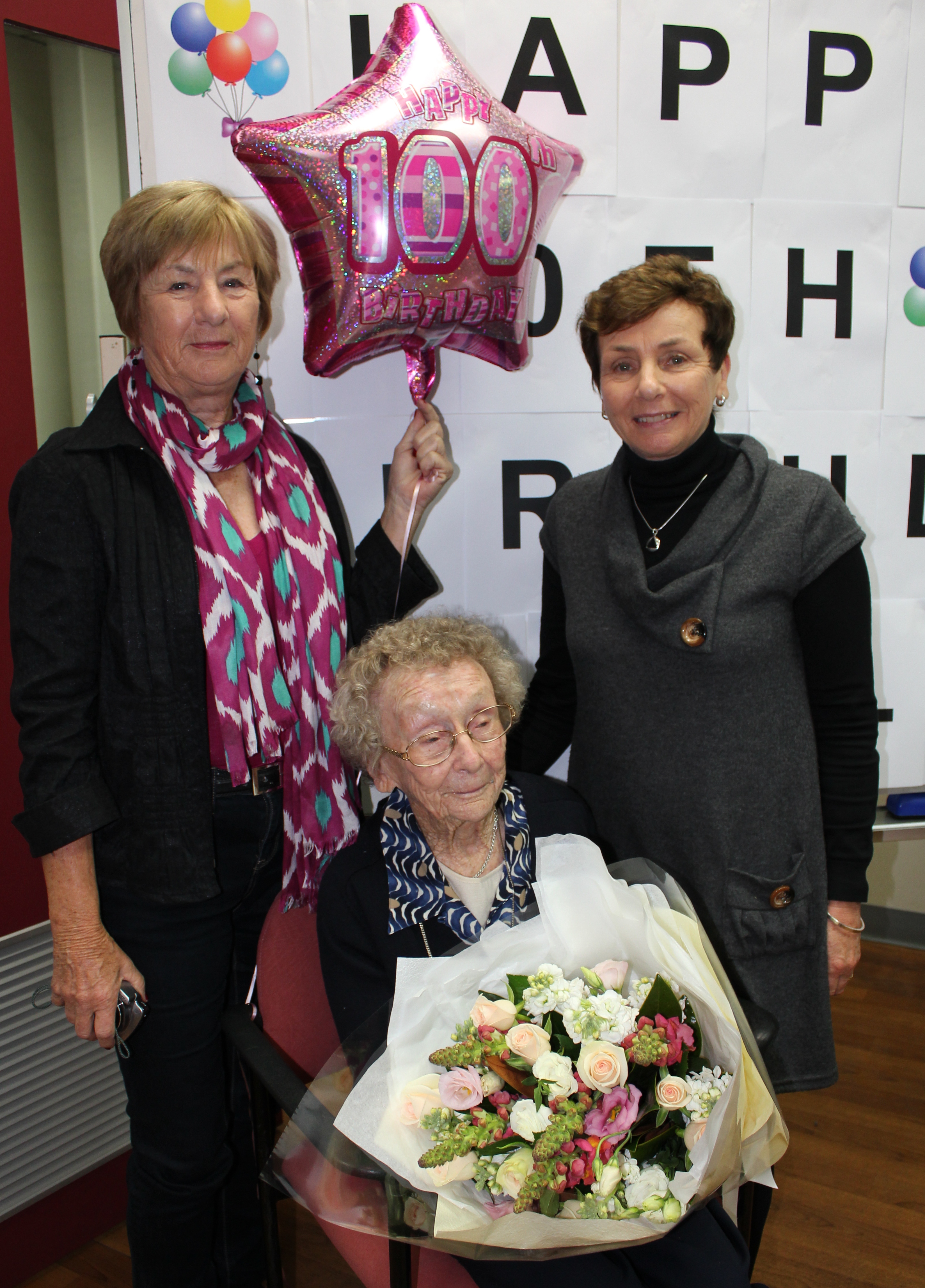 Helen with her daughters Jenny and Marg 